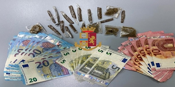 Napoli, Secondigliano: nasconde la droga in un bidone. Arrestato dalla polizia