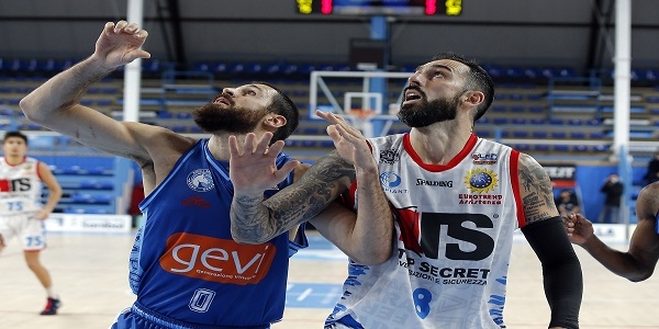 Top Secret Ferrara-Gevi Napoli Basket 73-69. Prima sconfitta per gli azzurri