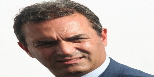 de Magistris: anche oggi file per vaccinarsi indegne di un paese civile