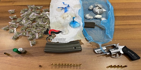 Afragola: operazione dei carabinieri, rinvenute armi e droga