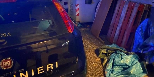 Napoli: controlli dei carabinieri, denunciati due ragazzi trovati in possesso di coltelli