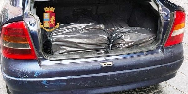 Napoli, Arenaccia: sorpreso con 25 kg di Tle in auto, denunciato.