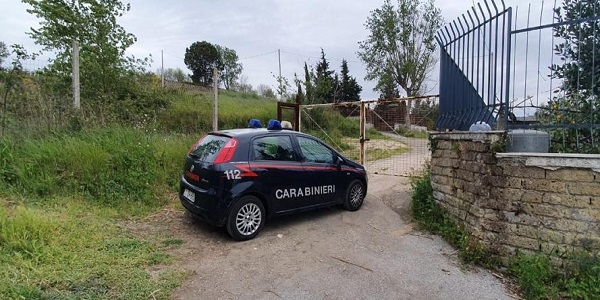 Napoli, Pianura: lavori abusivi in un fondo comunale, 26enne denunciato dai carabinieri