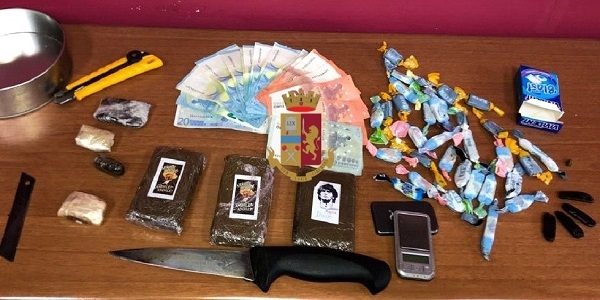 Napoli, Scampia: i CC interrompono una partita di calcetto notturna e chiudono un circolo abusivo