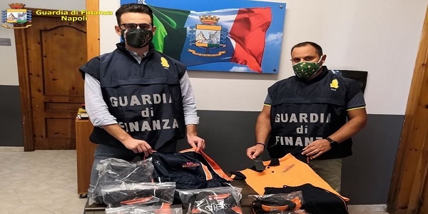 La GDF di Napoli scopre due 'fabbriche del falso e denuncia 4 persone