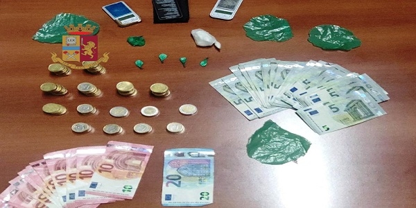 Napoli: occulta la droga in un passeggino, arrestata dai 'Falchi'