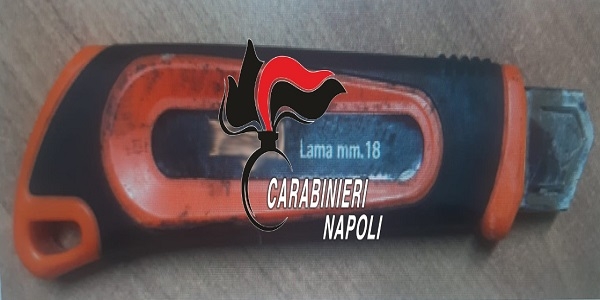 Napoli: tenta una rapina, il titolare del negozio reagisce. Arrivano i CC, arrestato