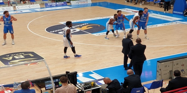 D. E. Trentino-Gevi Napoli Basket 85-72. Sacripanti: pagato ancora una volta il secondo quarto