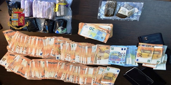 Somma Vesuviana: la polizia arresta 3 uomini e sequestra droga e circa 35.000 euro