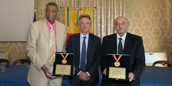 Il Sindaco Manfredi ha premiato Fucile e Williams, campioni di basket della Fides Napoli