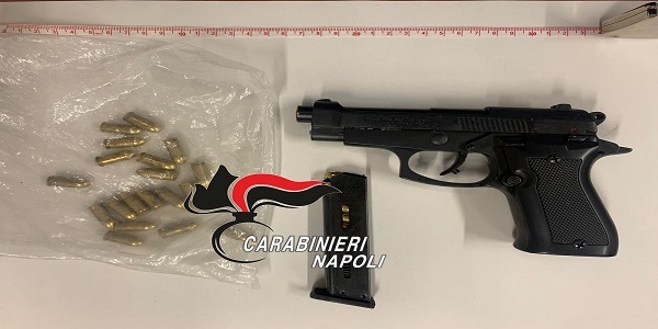 Pozzuoli: i carabinieri rinvengono una pistola pronta all\'uso
