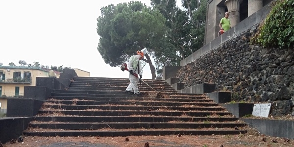 Napoli: Operazioni di pulizia nei luoghi simbolo delle Quattro Giornate