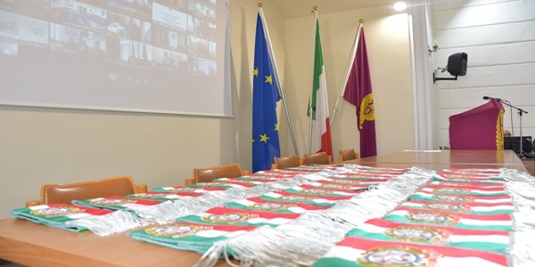 Il Questore di Napoli consegna la sciarpa tricolore ai neo-funzionari della Polizia