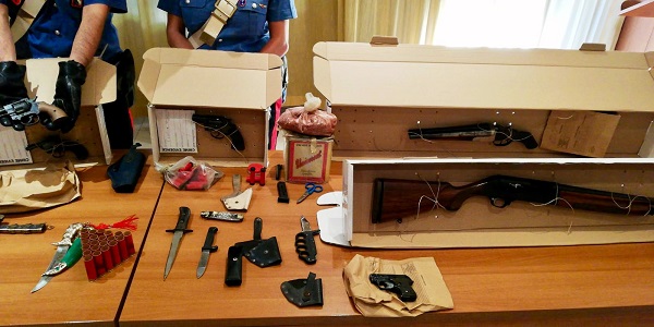 Brusciano: colpo alla criminalità , i carabinieri rinvengono armi e munizioni