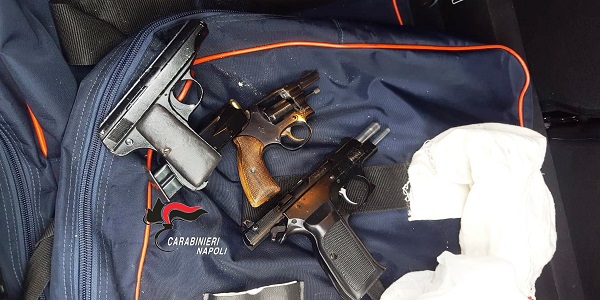 Brusciano: blitz dei carabinieri, rinvenute armi e munizioni
