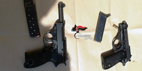 Brusciano: in auto avevano pistola con colpo in canna e revolver carico, arrestati dai CC