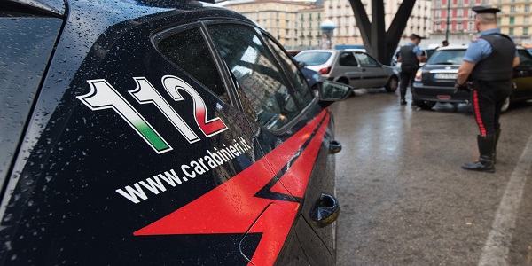 Napoli: rubano il portafogli ad un uomo, poi aggrediscono i carabinieri. Arrestati