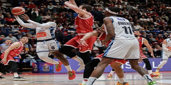 La Gevi Napoli Basket sfiora l\'impresa a Milano: sconfitta 86 - 84