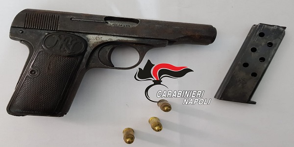 Giugliano: colpi di pistola contro un'abitazione, i CC identificano e arrestano l'autore
