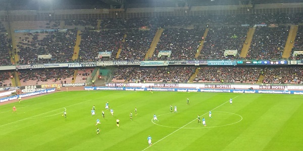 Napoli - Inter 1-1: Mertens-record regala la finale agli azzurri