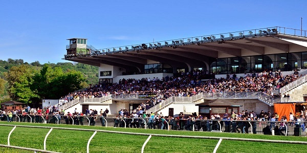 Napoli: sabato al via l'estate all'ippodromo di Agnano con corse in notturna e spettacoli nel parco