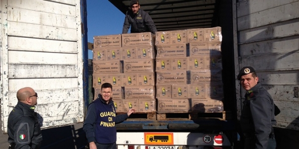 PALERMO: CONTRABBANDO DI OLII MINERALI. LA GDF SEQUESTRA 30 MILA LITRI DI OLIO LUBRIFICANTE PER AUTO