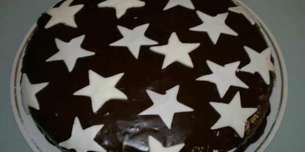 Torta stelle e cioccolato, un insieme di gusto e fantasia