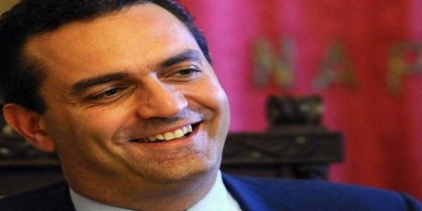 Napoli: Il Sindaco de Magistris firma per proposta di legge RC auto tariffa Italia