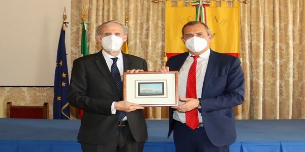 Napoli: de Magistris ha incontrato l'Ambasciatore francese