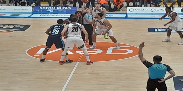 Gevi Napoli Basket - Bertram Yachts Tortona 82-69. Impresa degli azzurri, continua la corsa salvezza