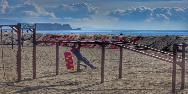 Napoli: al via Mappatella Gym, una palestra pubblica in spiaggia
