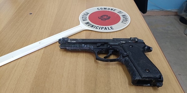 Napoli, Barra: rinvenuta arma da fuoco