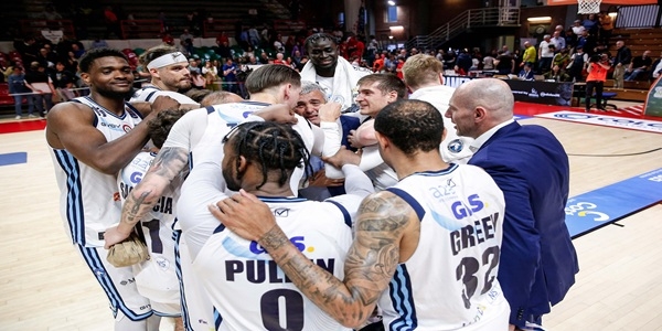 NAPOLI E\' SALVA! GLI AZZURRI SBANCANO TORTONA CON IL PUNTEGGIO DI 82-89