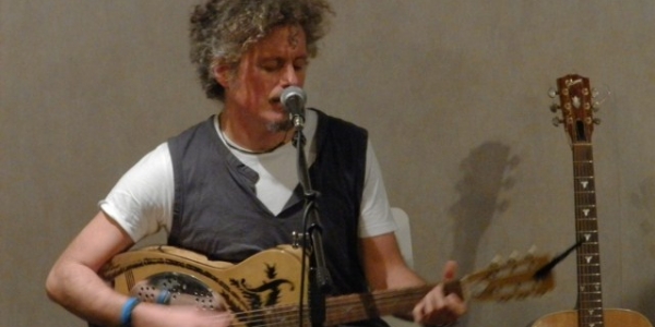 Ecco: l'ultimo album di Niccolò Fabi presentato alla FNAC di Napoli.