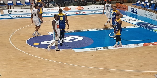 Gevi Napoli Basket-Tezenis Verona 74-80. Azzurri ancora sconfitti, classifica preoccupante