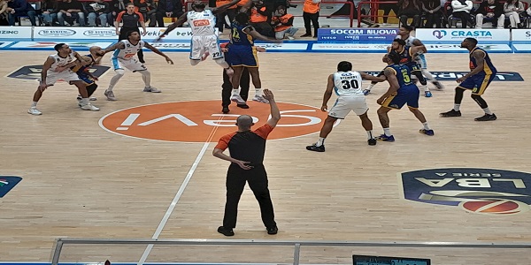 Gevi Napoli Basket-Givova Scafati 71-69. Grande vittoria degli azzurri al termine di una gara combattuta fino alla fine
