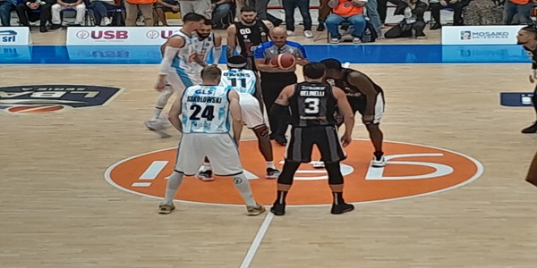 GeViNapoli Basket - V. Segafredo Bologna 75-88. Azzurri sconfitti, fatale il parziale del secondo quarto