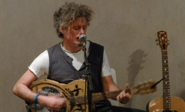 Ecco: l'ultimo album di Niccolò Fabi presentato alla FNAC di Napoli.