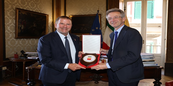 Napoli: Il sindaco Manfredi riceve l\'Ambasciatore USA