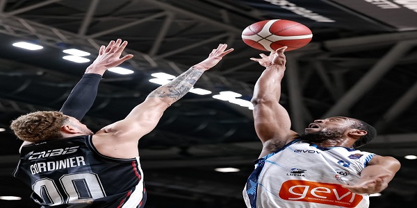 V. Segafredo Bologna - GeviNapoli Basket 101 - 89, Milicic: complimenti alla squadra
