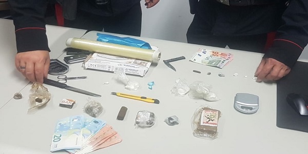 Boscoreale: i Carabinieri arrestano un pusher e sequestrano droga e soldi