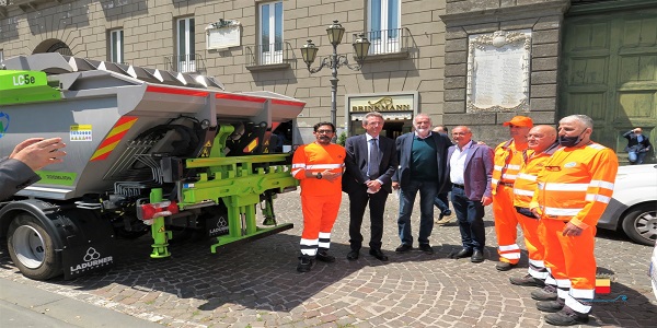 Napoli: presentati i nuovi mezzi sperimentali full electric per la raccolta Asia