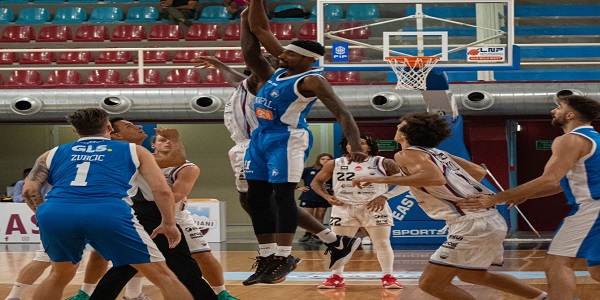 GEVI NAPOLI BASKET SCONFITTA ALL\'OVERTIME DALLA REAL SEBASTIANI RIETI