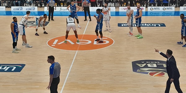 Brutto stop casalingo per la GeviNapoli. Vince Brescia 104 - 83