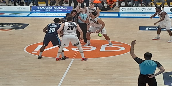 Gevi Napoli Basket - Bertram Yachts Tortona 82-69. Impresa degli azzurri, continua la corsa salvezza