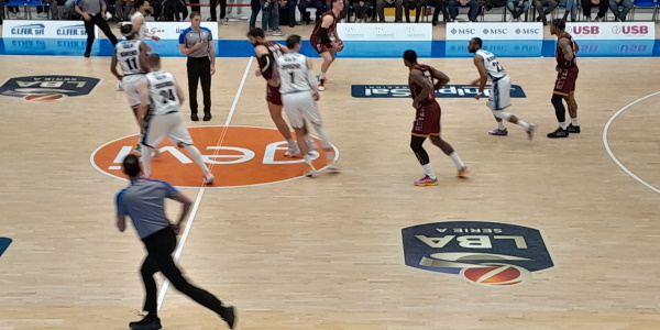 Sconfitta interna per la Gevi Napoli Basket contro Venezia