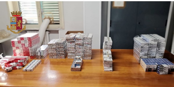 San Vitaliano: la polizia sequestra 25 kg di sigarette di contrabbando. Denunciata una donna